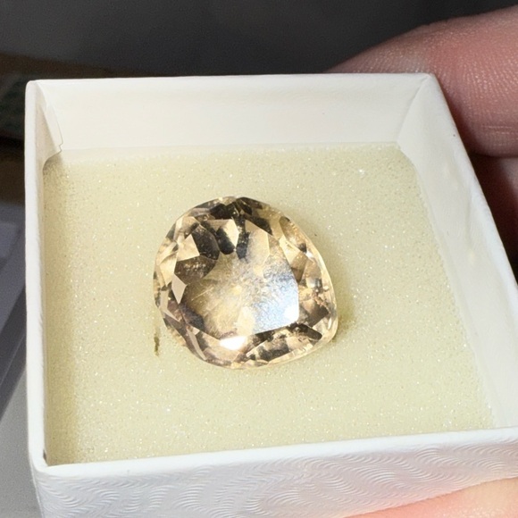 Teardrop shaped champagne morganite brilliant cut 15ctw loose stone . Stunning - Picture 7 of 13